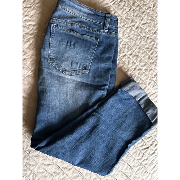 Junior's Indigo Rein distressed cropped jeans sz 11 - Picture 2 of 4